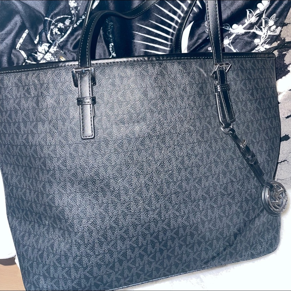 Michael Kors Saffiano tote.
